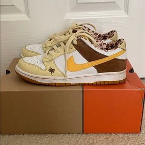 Women’s Nike Dunk Low Premium, Size 8